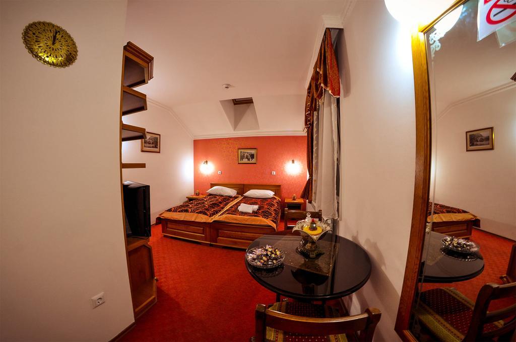 Hotel Latinski Most ซาราเยโว ภายนอก รูปภาพ
