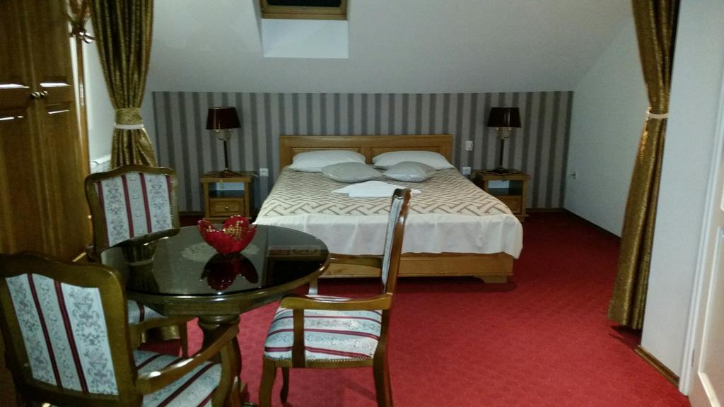 Hotel Latinski Most ซาราเยโว ภายนอก รูปภาพ