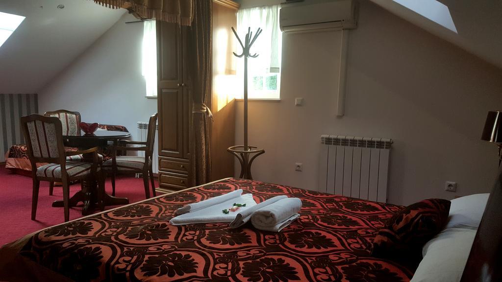 Hotel Latinski Most ซาราเยโว ภายนอก รูปภาพ