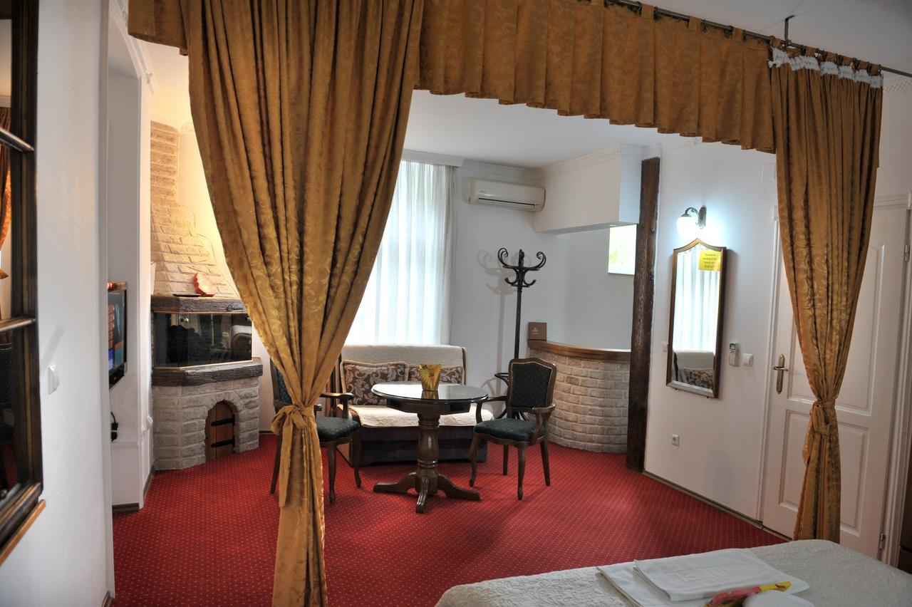 Hotel Latinski Most ซาราเยโว ภายนอก รูปภาพ